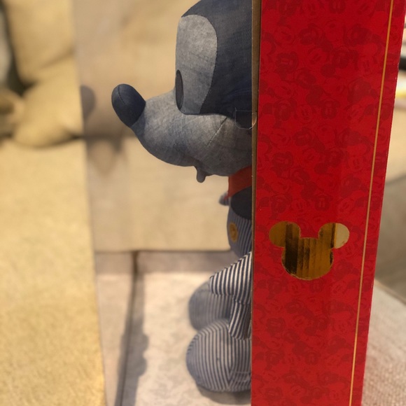 Disney Year of The Mouse Plush March '20 - Picture 2 of 5